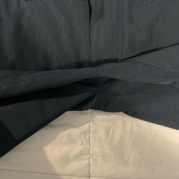 Like new Mountain & Isle men’s shorts - Picture 4 of 6